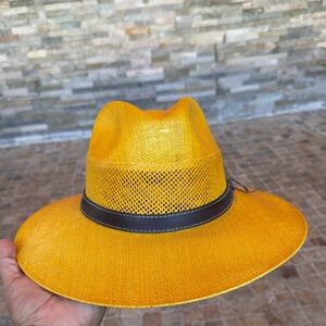 Unisex yellow hat made in Mexico